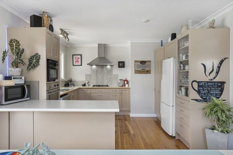 Photo of property in 298 Shakespeare Street, Leamington, Cambridge, 3432