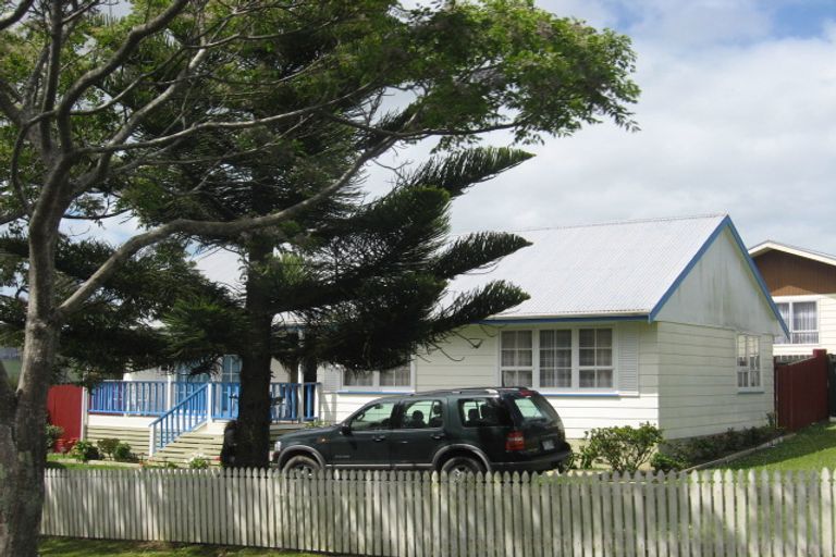 Photo of property in 18 Trounson Avenue, Clendon Park, Auckland, 2103