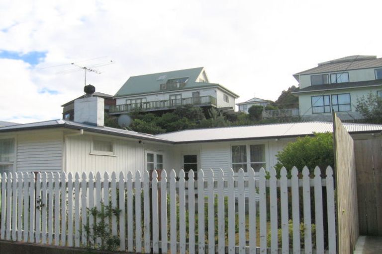 Photo of property in 29 Robertson Street, Owhiro Bay, Wellington, 6023