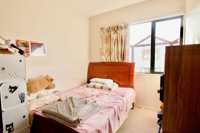 Photo of property in Lynn Park Terrace, 23/12 Ambrico Place, New Lynn, Auckland, 0600