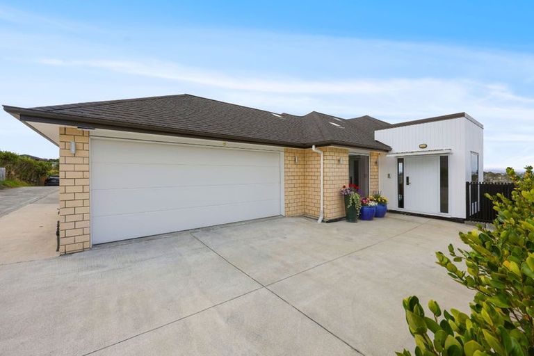 Photo of property in 85c Lake Panorama Drive, Henderson Valley, Auckland, 0614