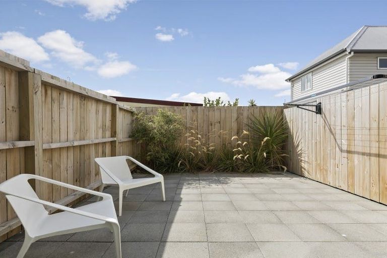 Photo of property in 6/2 Stone Street, Miramar, Wellington, 6022