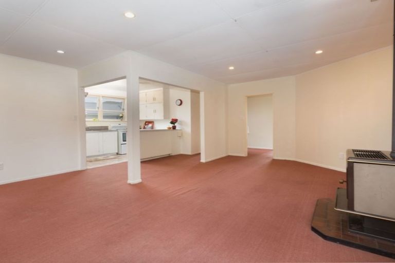 Photo of property in 3 Swansea Street, Cannons Creek, Porirua, 5024
