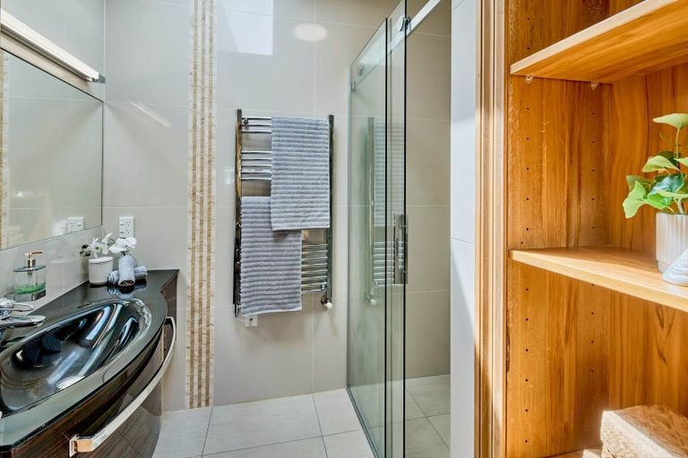 Photo of property in 24a Hautana Square, Woburn, Lower Hutt, 5010