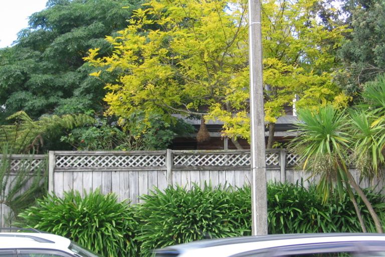 Photo of property in 2/12 Philson Terrace, Browns Bay, Auckland, 0630
