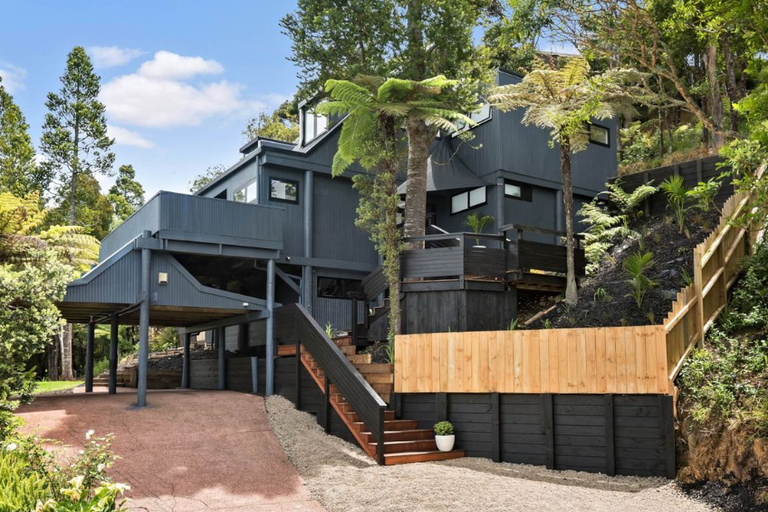 Photo of property in 35 Pluto Place, Beach Haven, Auckland, 0626