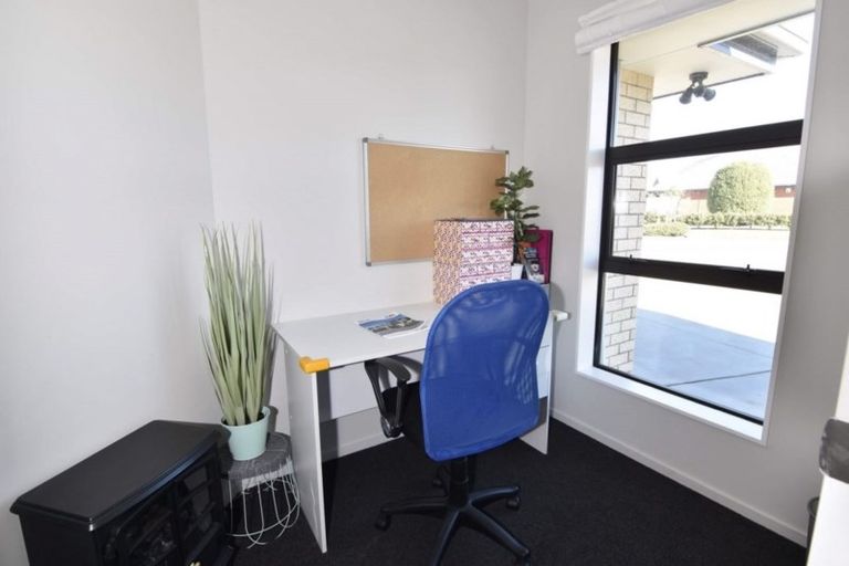 Photo of property in 10 Bellbird Place, Rolleston, 7614