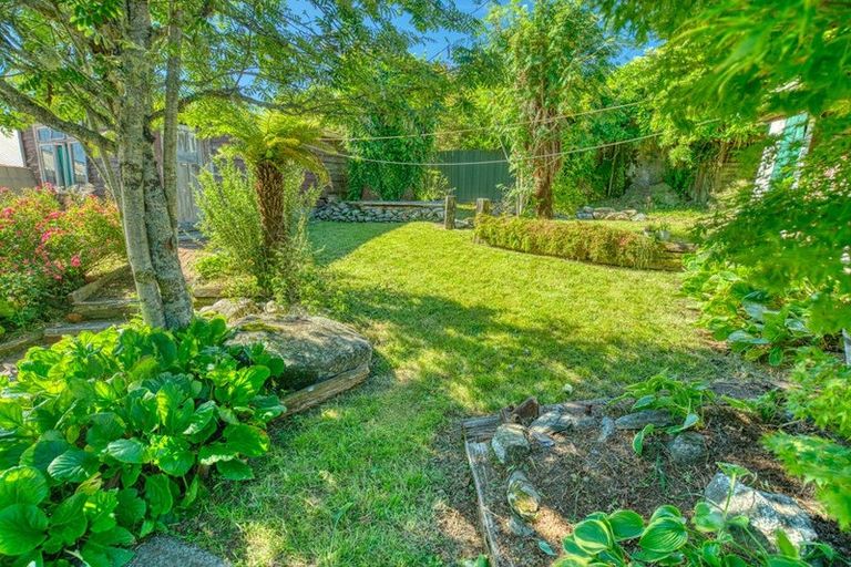 Photo of property in 14 Ahau Street, Moana, 7872