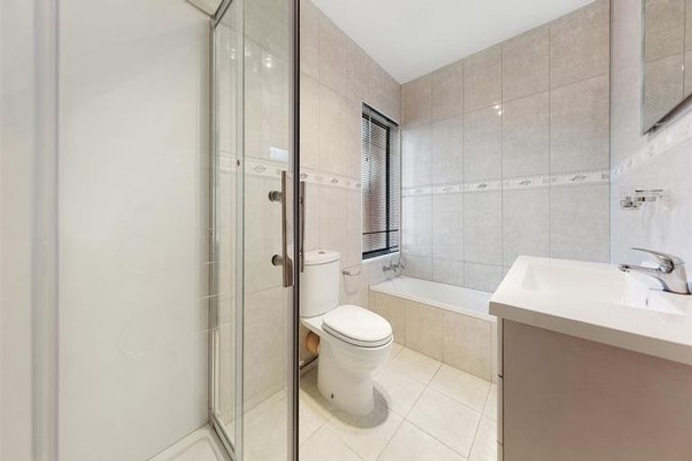 Photo of property in 1 Waylen Place, Burswood, Auckland, 2013