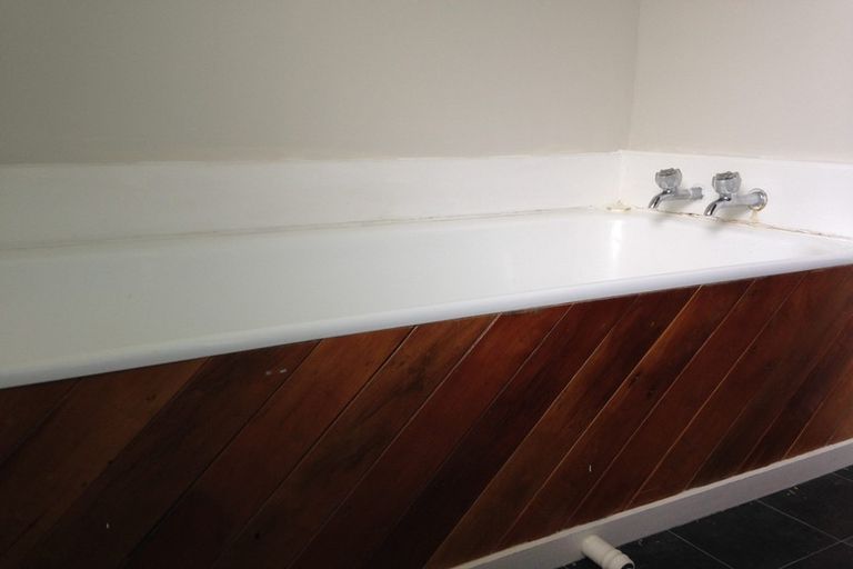 Photo of property in 52 Acacia Street, Kelvin Grove, Palmerston North, 4414