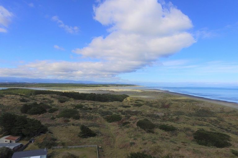 Photo of property in 37 Marine Parade South, Foxton Beach, Foxton, 4815