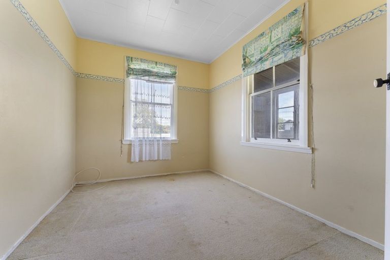 Photo of property in 85 Brooklands Road, Brooklands, New Plymouth, 4310