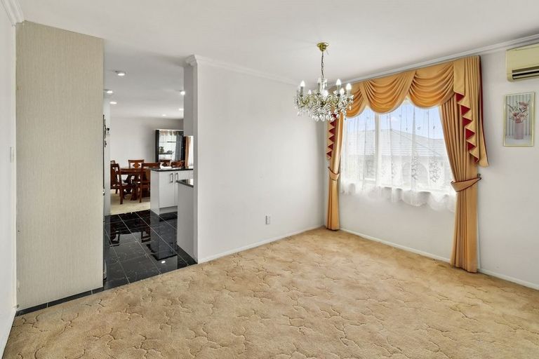 Photo of property in 1 Astelia Place, Goodwood Heights, Auckland, 2105