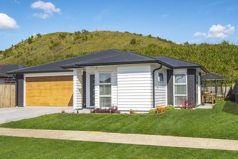 Photo of property in 53 Awataha Crescent, Pyes Pa, Tauranga, 3110