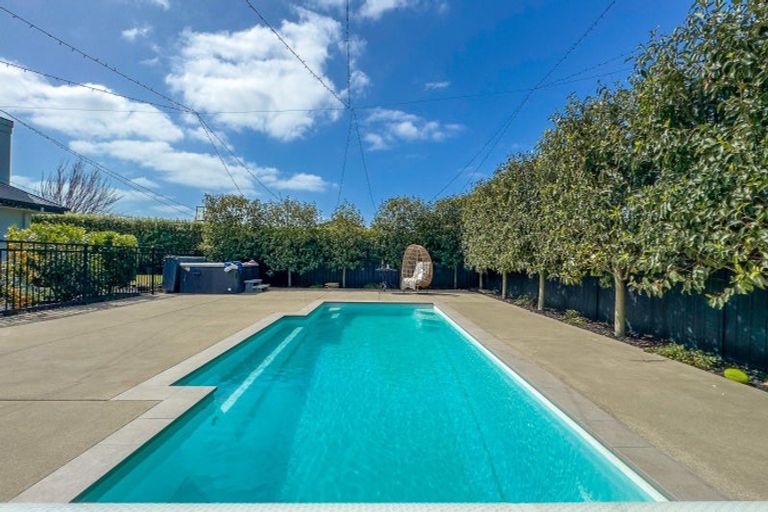 Photo of property in 12 Calderwood Close, Waiuku, 2123