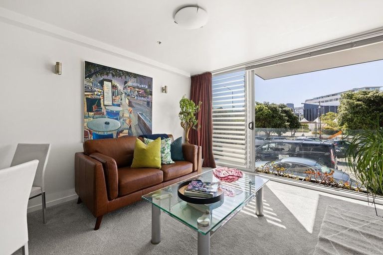 Photo of property in 10/74 Oriental Parade, Oriental Bay, Wellington, 6011