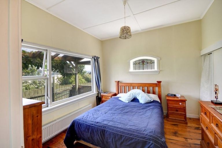 Photo of property in 1 Ocean View Road, Ravensbourne, Dunedin, 9022