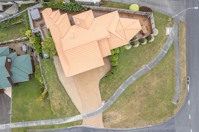 Photo of property in 2 Navigation Drive, Whitby, Porirua, 5024