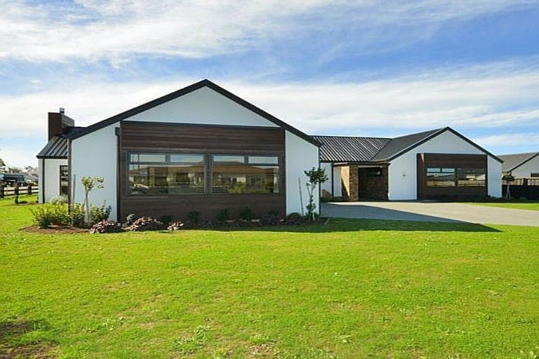 Photo of property in 1 Oaks Drive, Lincoln, 7608