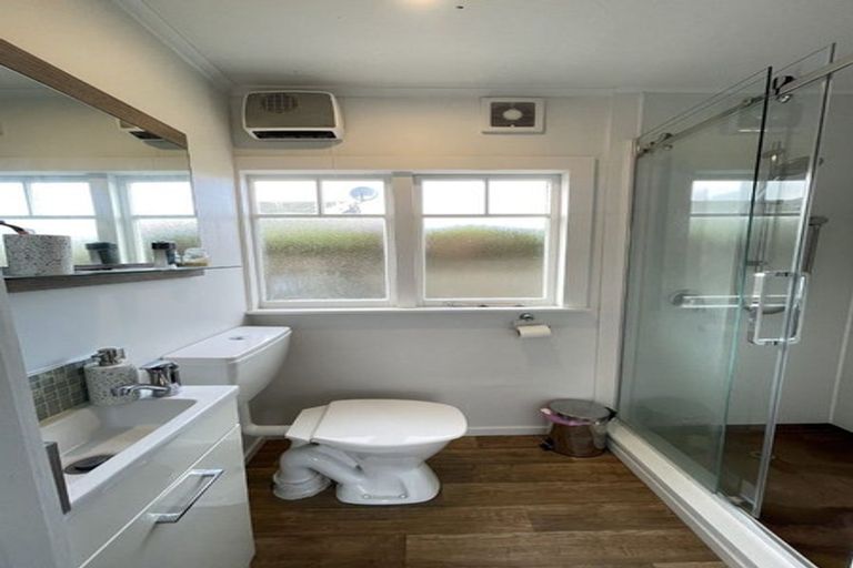 Photo of property in 198 Estuary Road, South New Brighton, Christchurch, 8062