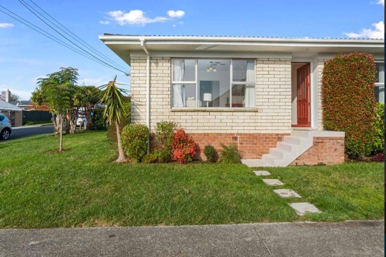 Photo of property in 1/24 Sydney Street, Hauraki, Auckland, 0622