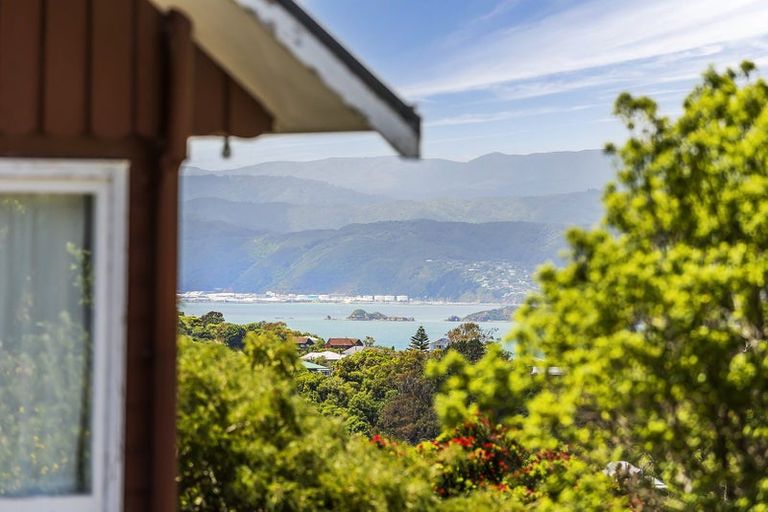 Photo of property in 1b Sandhurst Way, Crofton Downs, Wellington, 6035