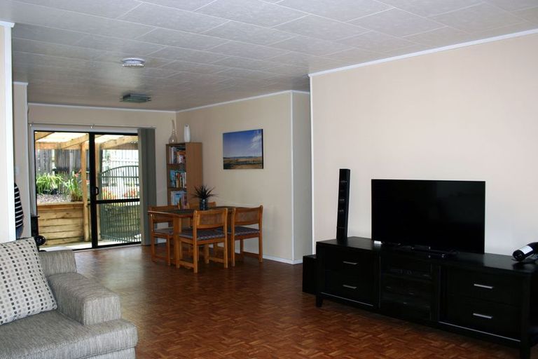 Photo of property in 7 Lowell Place, Massey, Auckland, 0614