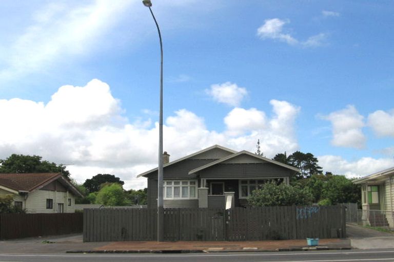 Photo of property in 1046 Great North Road, Point Chevalier, Auckland, 1022