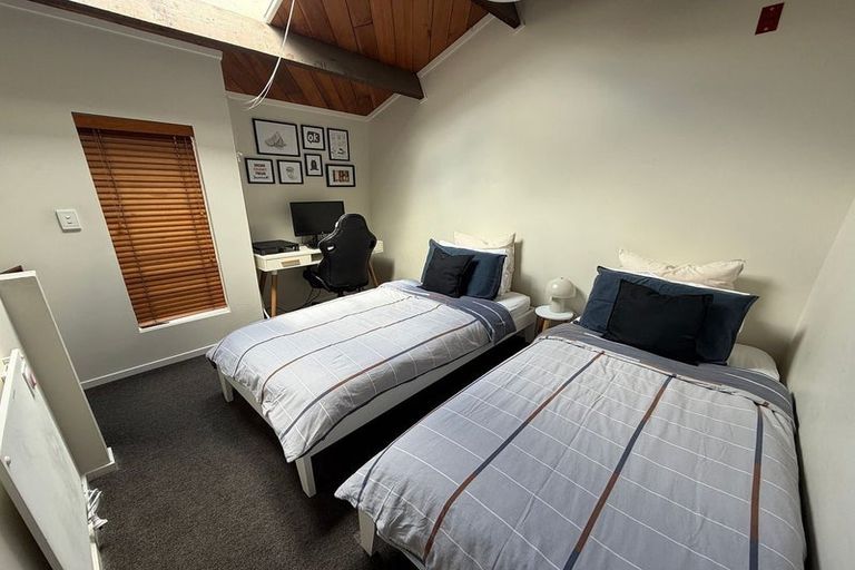 Photo of property in Metro Apartments, 2/220 Thorndon Quay, Pipitea, Wellington, 6011