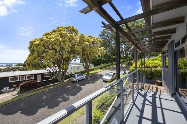 Photo of property in 128 Pendarves Street, New Plymouth, 4312