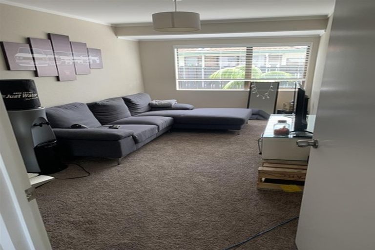 Photo of property in 22 Sturges Road, Henderson, Auckland, 0612