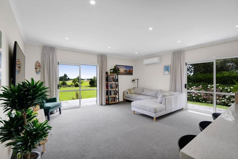 Photo of property in 8 Manatu Lane, Inglewood, 4330