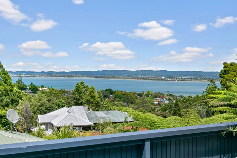 Photo of property in 35 Pluto Place, Beach Haven, Auckland, 0626