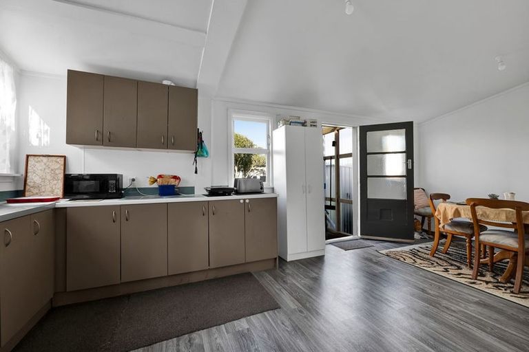 Photo of property in 30 Cambria Street, Hawera, 4610