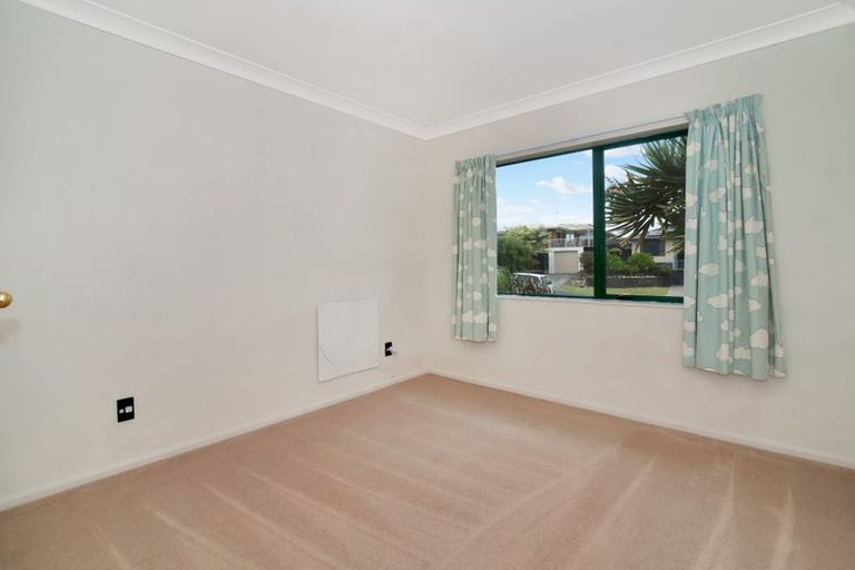 Photo of property in 22 Downing Place, Welcome Bay, Tauranga, 3112