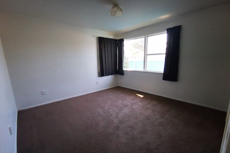 Photo of property in 25 Lendic Avenue, Henderson, Auckland, 0612
