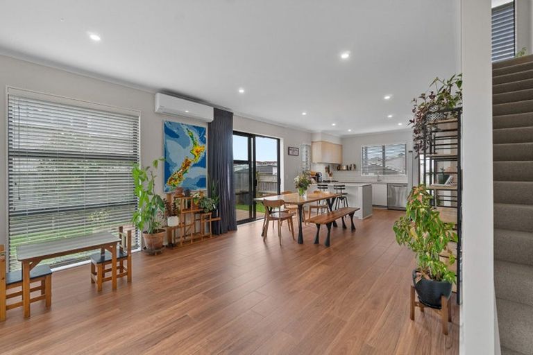 Photo of property in 16 Onekura Street, Red Beach, 0932