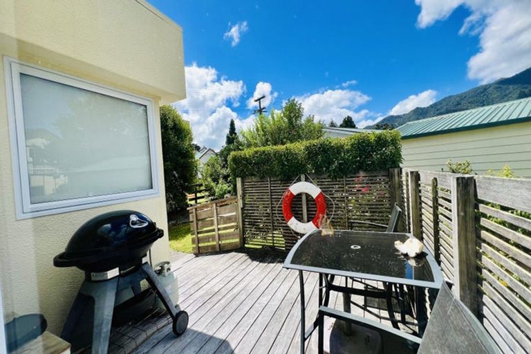 Photo of property in 98 Victoria Street, Coromandel, 3506