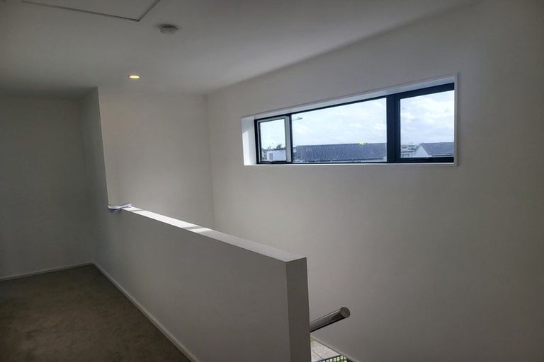 Photo of property in 2 Dotterel Place, Westgate, Auckland, 0614