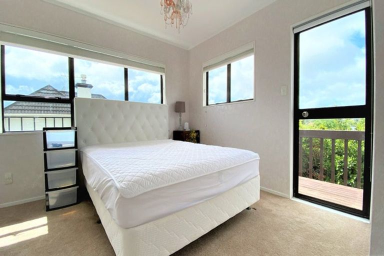 Photo of property in 16 Cherub Place, West Harbour, Auckland, 0618