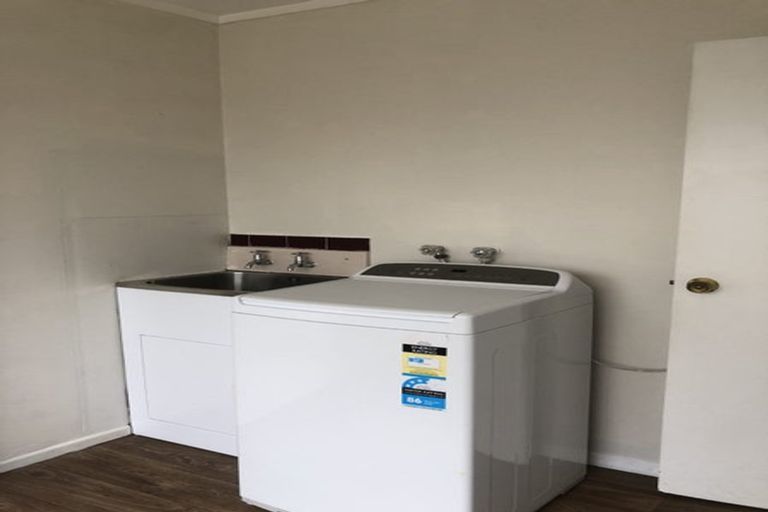 Photo of property in 101 Akaroa Drive, Maupuia, Wellington, 6022