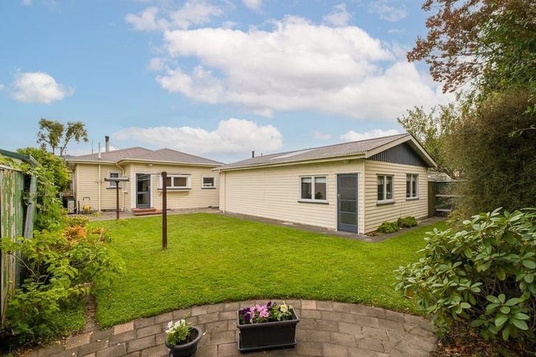 Photo of property in 65 Martin Avenue, Beckenham, Christchurch, 8023