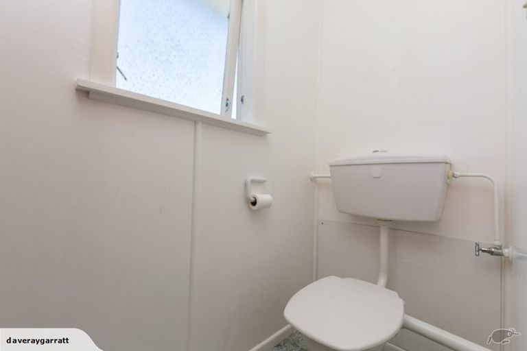 Photo of property in 10 Tania Way, Paparangi, Wellington, 6037