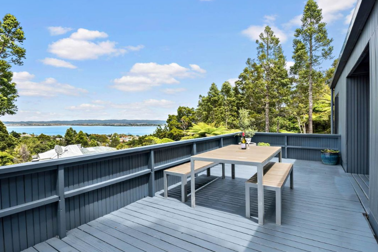 Photo of property in 35 Pluto Place, Beach Haven, Auckland, 0626