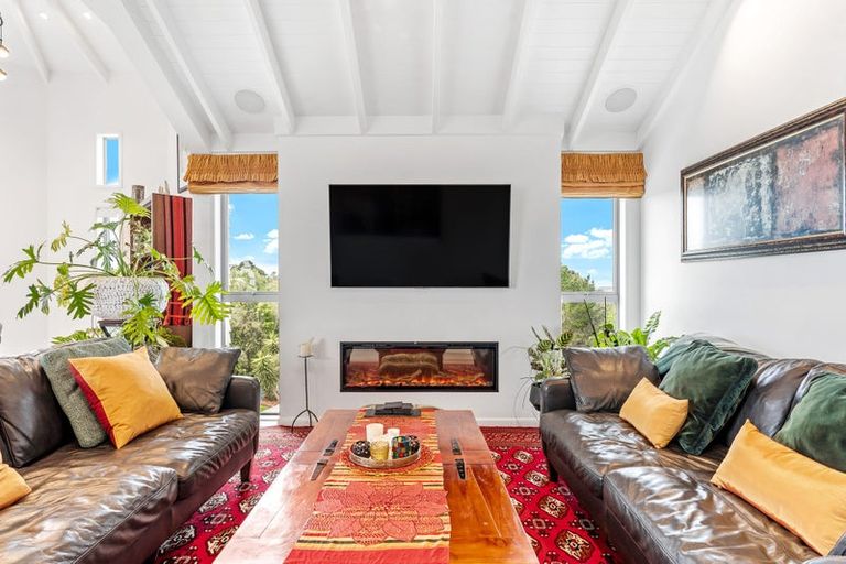 Photo of property in 1/4 Roberts Road, Matakatia, Whangaparaoa, 0930