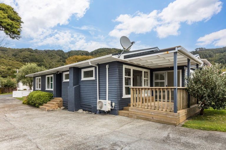 Photo of property in 10 Gardiner Grove, Wainuiomata, Lower Hutt, 5014