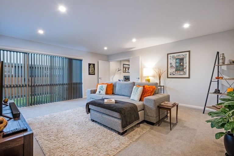 Photo of property in 8 Mediterranean Grove, Fitzherbert, Palmerston North, 4410