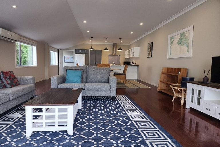 Photo of property in 184 Breaker Bay Road, Breaker Bay, Wellington, 6022