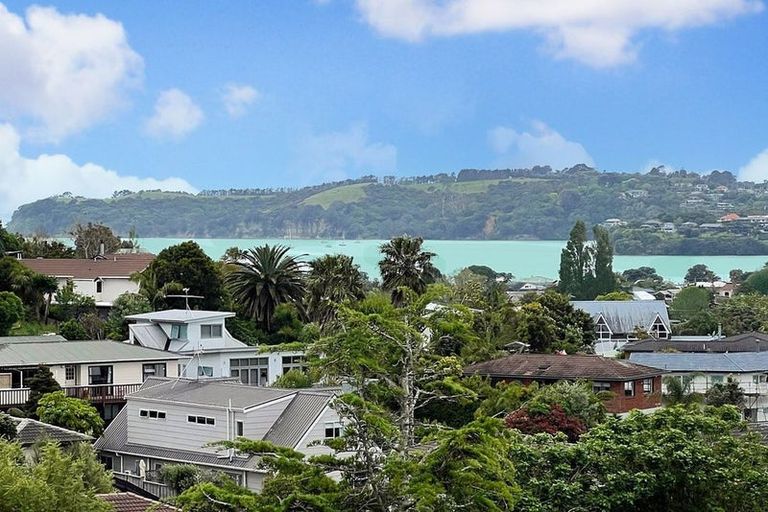 Photo of property in 4a Tower Hill, Stanmore Bay, Whangaparaoa, 0930