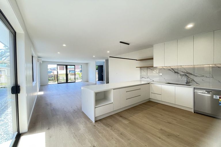 Photo of property in 16 The Anchorage, Sunnyhills, Auckland, 2010